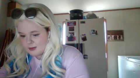 dahlia -kim online show from 03/08/25, 04:17