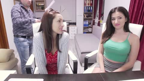  and follow twittercute00kiara2 online show from 12/12/24, 08:57