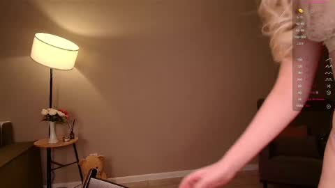 Kira  online show from 04/19/26, 09:52