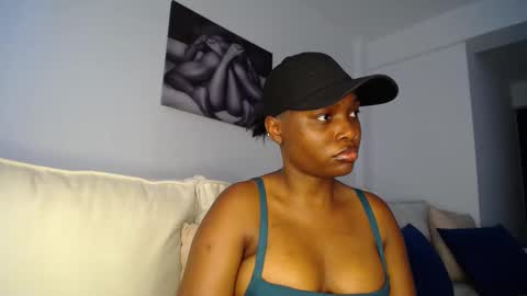Snapshot of cute_ass18 chatting on 01/09/25, 08:03 Liya online show from 01/09/25, 08:03
