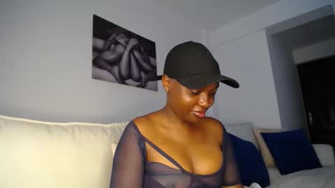Snapshot of cute_ass18 chatting on 01/10/25, 06:20 Liya online show from 01/10/25, 06:20