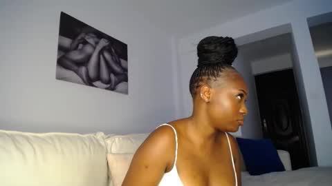 Snapshot of cute_ass18 chatting on 01/19/25, 06:20 Liya online show from 01/19/25, 06:20