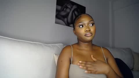 Snapshot of cute_ass18 chatting on 02/11/25, 02:03 Liya online show from 02/11/25, 02:03