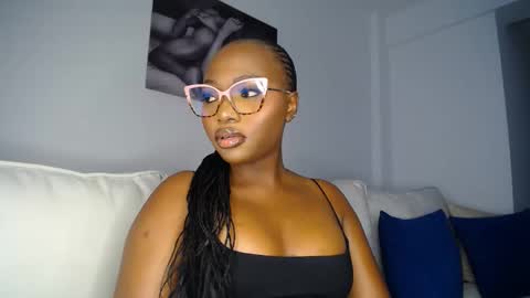 Snapshot of cute_ass18 chatting on 02/18/25, 09:54 Liya online show from 02/18/25, 09:54