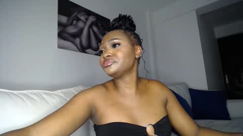 Snapshot of cute_ass18 chatting on 03/03/25, 07:28 Liya online show from 03/03/25, 07:28