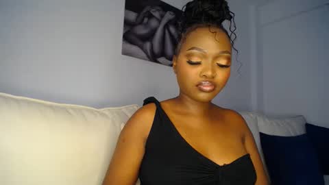 Snapshot of cute_ass18 chatting on 03/06/25, 09:25 Liya online show from 03/06/25, 09:25