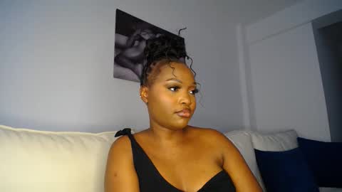 Snapshot of cute_ass18 chatting on 03/06/25, 12:30 Liya online show from 03/06/25, 12:30
