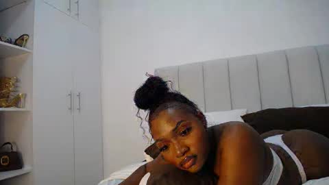 Snapshot of cute_ass18 chatting on 03/09/25, 05:28 Liya online show from 03/09/25, 05:28