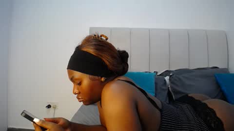 Snapshot of cute_ass18 chatting on 09/29/25, 09:47 Liya online show from 09/29/25, 09:47