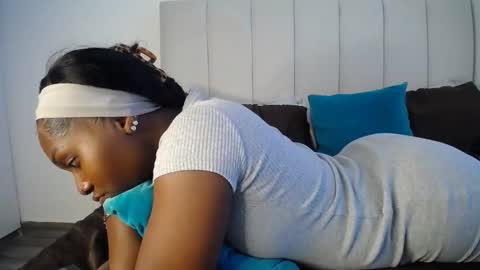 Snapshot of cute_ass18 chatting on 10/06/25, 08:45 Liya online show from 10/06/25, 08:45