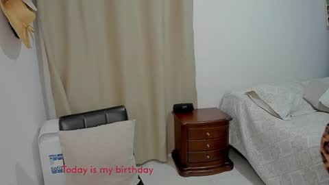 Snapshot of cute_brunett chatting on 07/07/26, 07:23 Sara online show from 07/07/26, 07:23