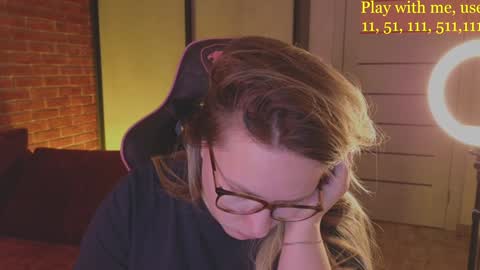 Snapshot of cute_darina chatting on 12/14/24, 01:28 Everyday stream in the same time online show from 12/14/24, 01:28