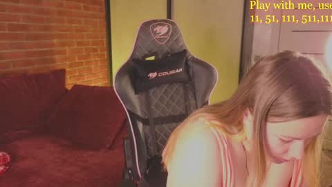 Snapshot of cute_darina chatting on 12/22/24, 11:44 Everyday stream in the same time online show from 12/22/24, 11:44