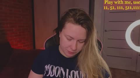 Snapshot of cute_darina chatting on 03/08/25, 01:39 Everyday stream in the same time online show from 03/08/25, 01:39