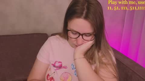 Snapshot of cute_darina chatting on 10/16/25, 01:39 Everyday stream in the same time online show from 10/16/25, 01:39