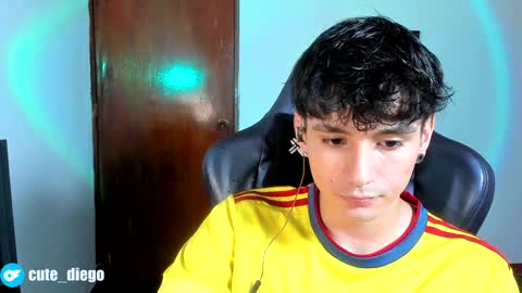 Snapshot of cute_diego_ chatting on 12/19/24, 11:03 Diego online show from 12/19/24, 11:03