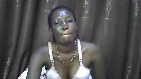 Snapshot of cute_emmy1 chatting on 10/13/25, 01:22 cute_emmy1 online show from 10/13/25, 01:22