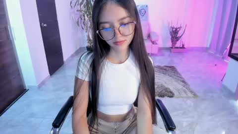 Snapshot of cute_fox_1 chatting on 05/09/26, 02:55 Bella Fox online show from 05/09/26, 02:55