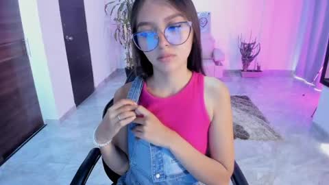 Snapshot of cute_fox_1 chatting on 05/19/26, 02:56 Bella Fox online show from 05/19/26, 02:56