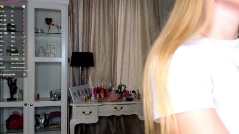 Anne online show from 10/17/25, 07:33