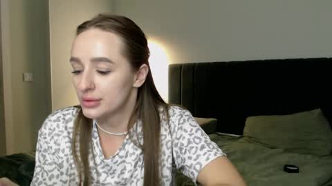 Snapshot of cute_girl_mia__ chatting on 05/06/26, 04:45 cute_girl_mia__ online show from 05/06/26, 04:45