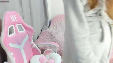 cute_kate0 online show from 10/28/25, 12:09