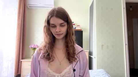 cute_kitte online show from 10/14/25, 10:05