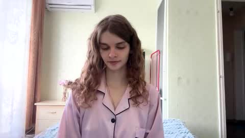 cute_kitte online show from 10/23/25, 10:14