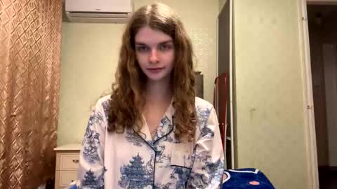 cute_kitte online show from 11/18/25, 10:03