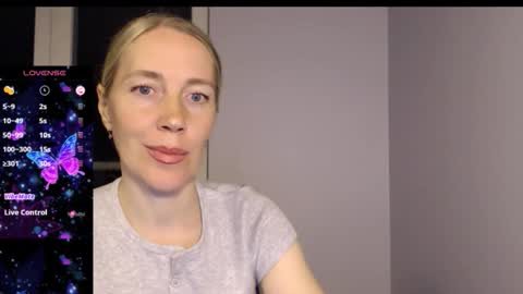 cute_lion_ online show from 09/27/25, 05:07