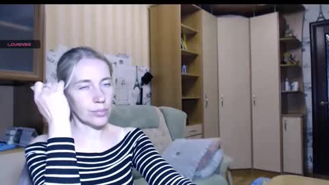 cute_lion_ online show from 10/31/25, 01:56