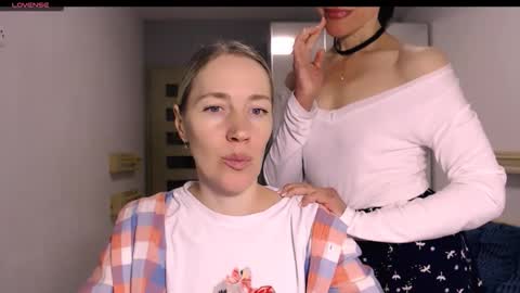 cute_lion_ online show from 12/22/25, 05:10