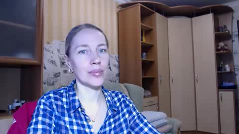 cute_lion_ online show from 03/18/26, 01:36