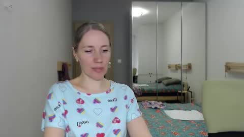 Snapshot of cute_lion_ chatting on 05/11/26, 05:21 cute_lion_ online show from 05/11/26, 05:21