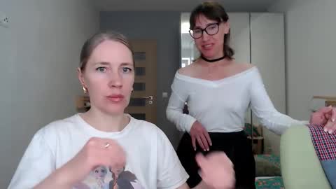 Snapshot of cute_lion_ chatting on 05/24/26, 12:54 cute_lion_ online show from 05/24/26, 12:54