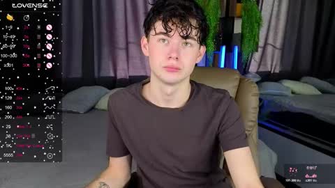 Snapshot of cute_mikex chatting on 10/19/25, 06:03 Mike online show from 10/19/25, 06:03