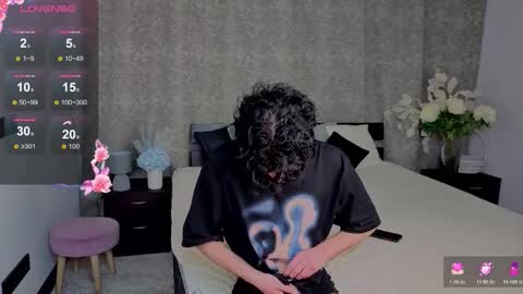 Snapshot of cute_mikex chatting on 11/28/25, 08:00 Mike online show from 11/28/25, 08:00