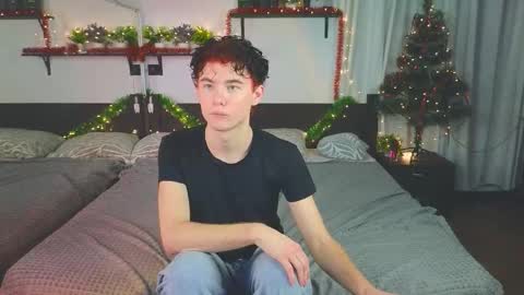 Snapshot of cute_mikex chatting on 12/14/25, 09:30 Mike online show from 12/14/25, 09:30