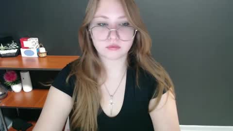 Veronica online show from 12/31/24, 07:20