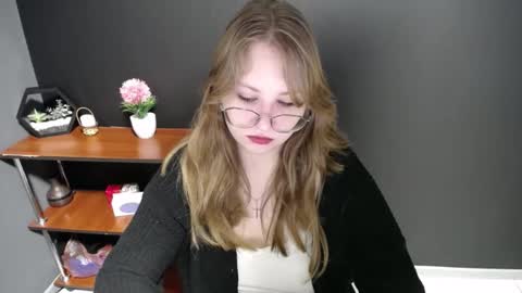 Veronica online show from 02/14/25, 07:38