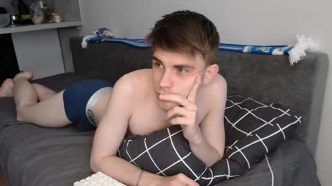 Snapshot of cute_oliver chatting on 05/29/26, 03:54 Oliver online show from 05/29/26, 03:54