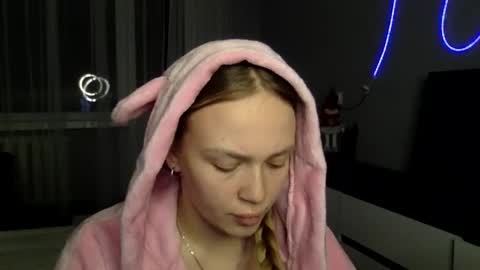 cute_shy06 online show from 01/06/26, 07:06