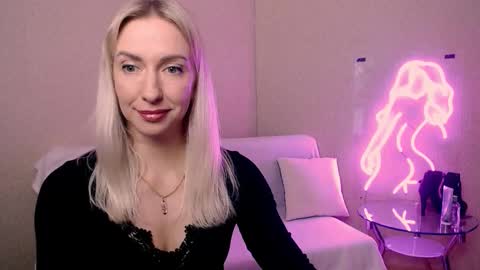 cute_smile_shy online show from 01/14/26, 08:25