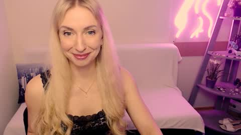 cute_smile_shy online show from 02/14/26, 11:01