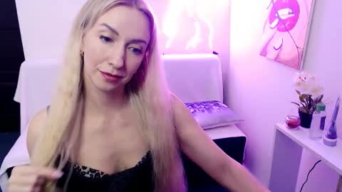 cute_smile_shy online show from 03/03/26, 09:21