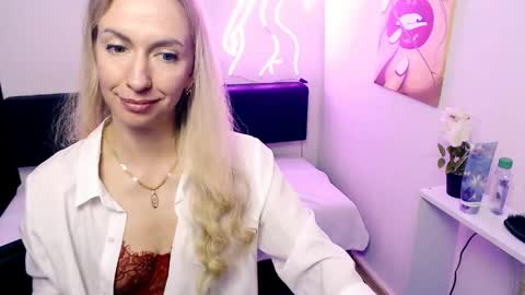 cute_smile_shy online show from 05/16/26, 10:36