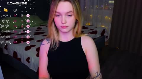 Snapshot of cute_summer_breathe chatting on 01/28/25, 03:04 Sue online show from 01/28/25, 03:04
