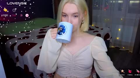 Snapshot of cute_summer_breathe chatting on 03/02/25, 04:53 Sue online show from 03/02/25, 04:53