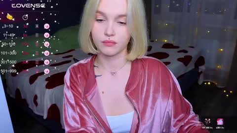 Snapshot of cute_summer_breathe chatting on 03/06/25, 08:16 Sue online show from 03/06/25, 08:16
