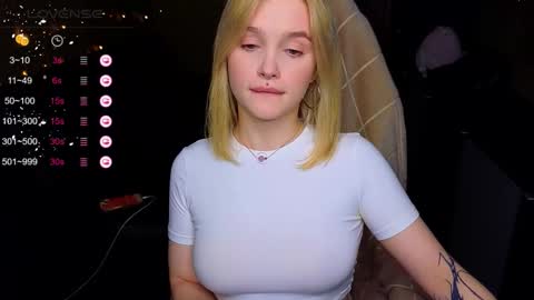 Snapshot of cute_summer_breathe chatting on 10/11/25, 03:54 Sue online show from 10/11/25, 03:54